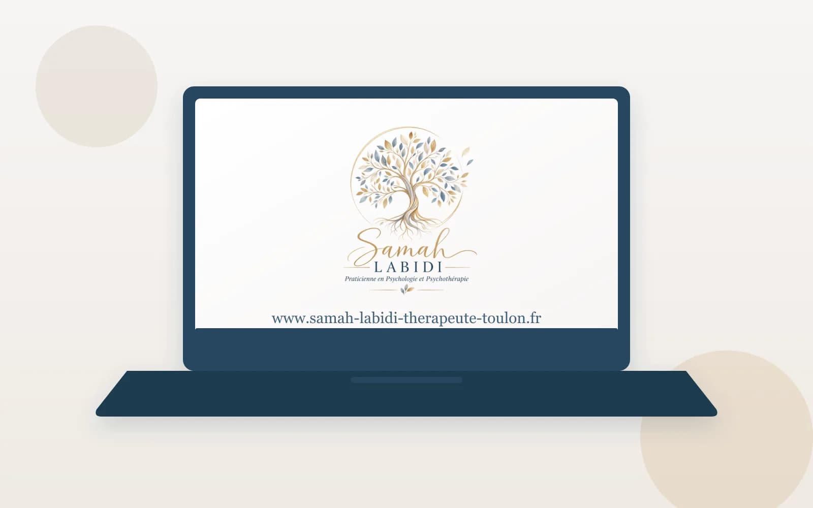 Le logo de Samah LABIDI affiché sur l’écran d’un ordinateur portable